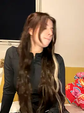 Mia-Minou online show from 11-02-25, 05:40