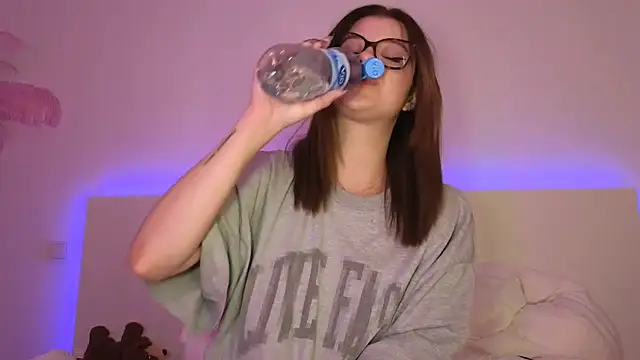 Mia-Minou online show from 09-22-25, 09:43