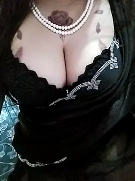 Snapshot of SHUBHI880 chatting on 09-25-25, 09:15 SHUBHI880 online show from 09-25-25, 09:15