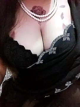 Snapshot of SHUBHI880 chatting on 10-04-25, 09:11 SHUBHI880 online show from 10-04-25, 09:11