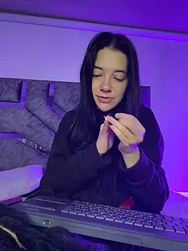 Snapshot of Isabella_21x chatting on 06-29-26, 11:32 Isabella 21x online show from 06-29-26, 11:32