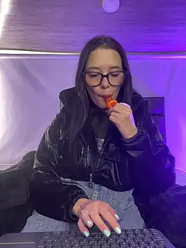 Snapshot of Isabella_21x chatting on 07-08-26, 12:50 Isabella 21x online show from 07-08-26, 12:50