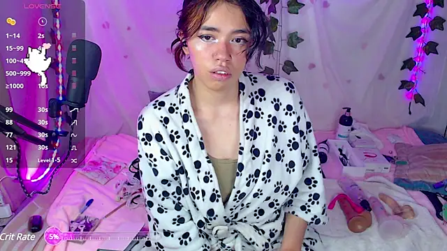 Snapshot of sophie_north chatting on 03-08-25, 04:39 sophie north online show from 03-08-25, 04:39