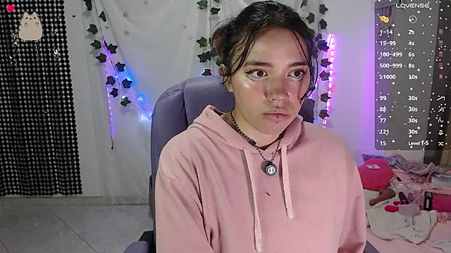 Snapshot of sophie_north chatting on 02-08-26, 12:30 sophie north online show from 02-08-26, 12:30