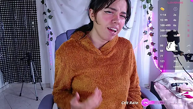 Snapshot of sophie_north chatting on 09-10-25, 02:38 sophie north online show from 09-10-25, 02:38