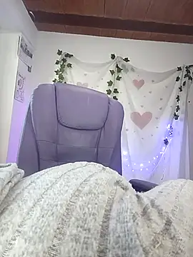 Snapshot of sophie_north chatting on 05-06-26, 10:36 sophie north online show from 05-06-26, 10:36