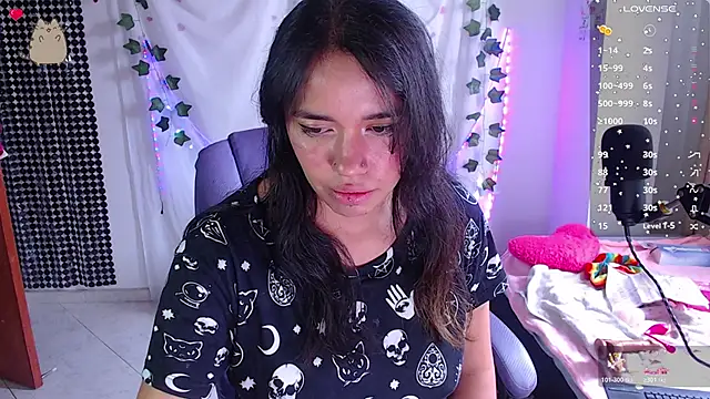 Snapshot of sophie_north chatting on 02-05-26, 08:15 sophie north online show from 02-05-26, 08:15