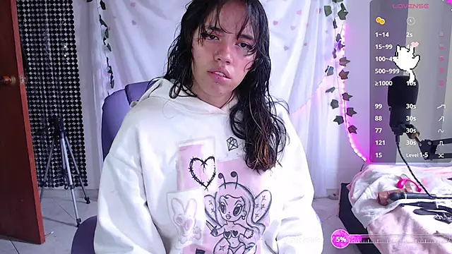 Snapshot of sophie_north chatting on 09-16-25, 06:42 sophie north online show from 09-16-25, 06:42