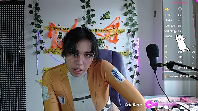 Snapshot of sophie_north chatting on 10-19-25, 07:16 sophie north online show from 10-19-25, 07:16