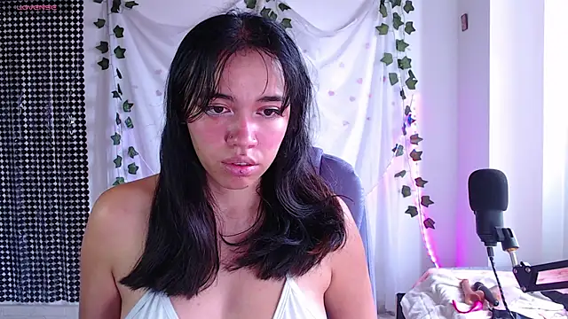 Snapshot of sophie_north chatting on 09-26-25, 03:41 sophie north online show from 09-26-25, 03:41