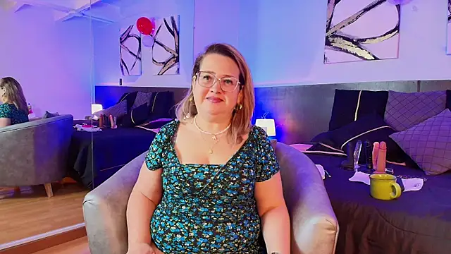 Snapshot of MartinaCaycedo chatting on 03-05-25, 10:44 MartinaCaycedo online show from 03-05-25, 10:44