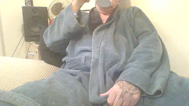 Snapshot of oldenglishguy chatting on 09-20-25, 06:29 oldenglishguy online show from 09-20-25, 06:29