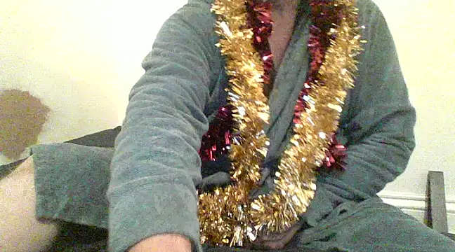 Snapshot of oldenglishguy chatting on 12-25-24, 06:31 oldenglishguy online show from 12-25-24, 06:31