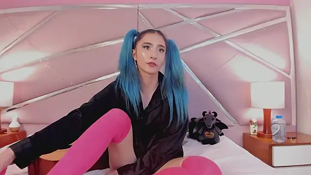 Snapshot of Lunapage chatting on 03-18-25, 04:06 Lunapage online show from 03-18-25, 04:06