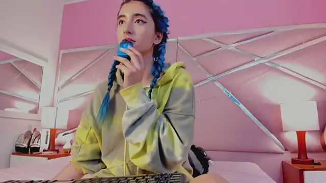 Snapshot of Lunapage chatting on 03-10-25, 07:18 Lunapage online show from 03-10-25, 07:18