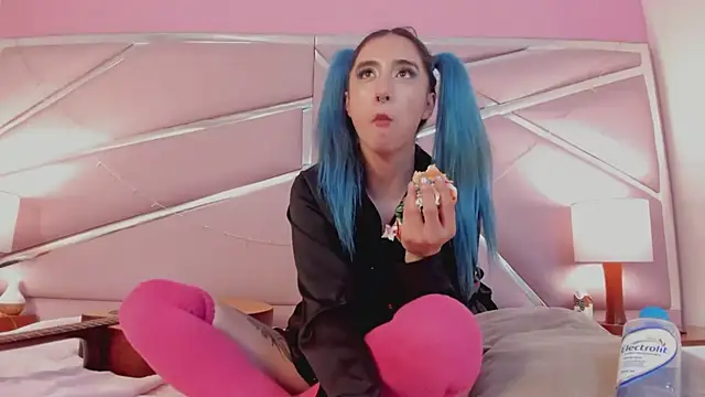 Snapshot of Lunapage chatting on 03-18-25, 07:12 Lunapage online show from 03-18-25, 07:12