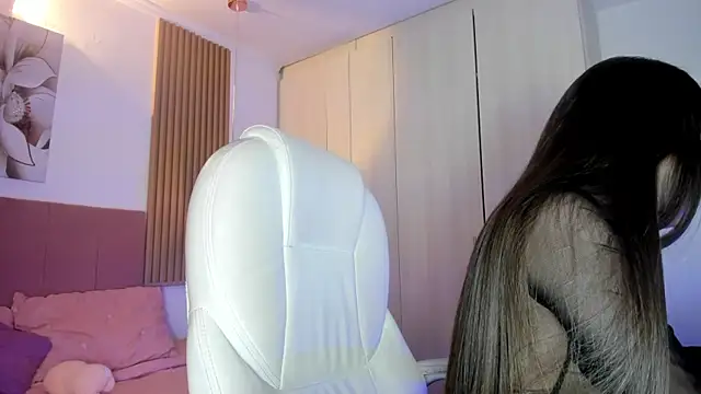 mia nevaeh online show from 04-12-26, 07:39