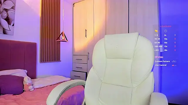 mia nevaeh online show from 10-26-25, 08:42