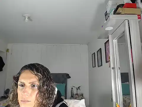 Corina hot online show from 10-16-25, 10:40