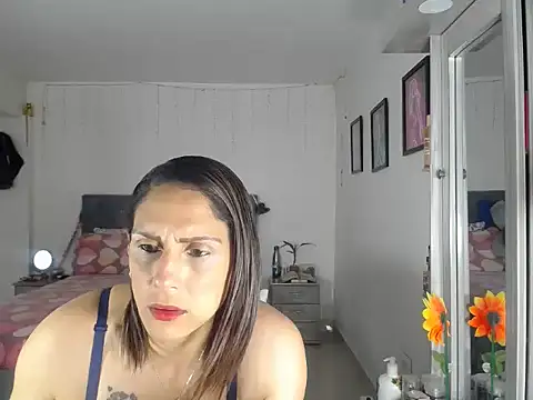 Corina hot online show from 10-03-25, 08:32