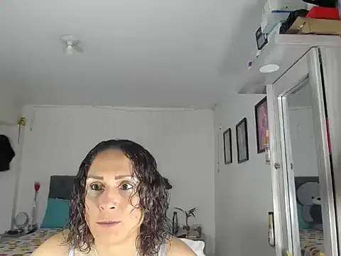 Corina hot online show from 10-14-25, 07:58