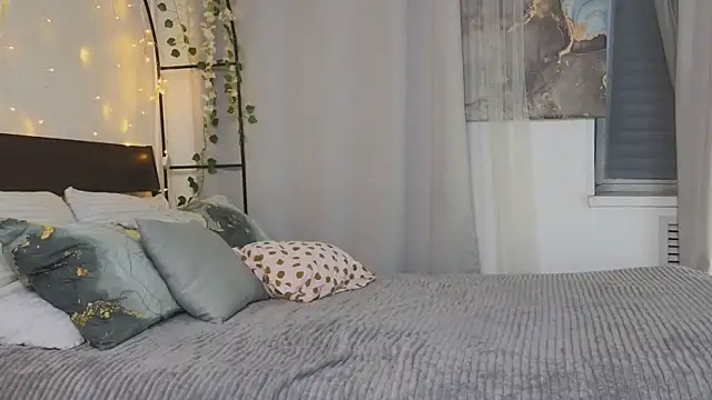 Freckle Diyana online show from 05-06-26, 04:27
