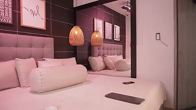 Bella TS  online show from 10-30-25, 10:28