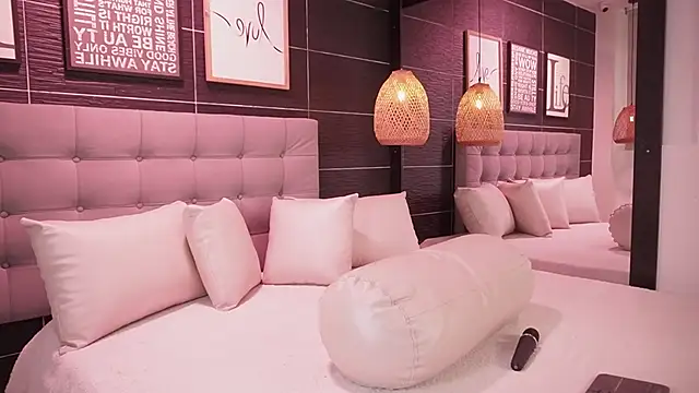 Bella TS  online show from 11-28-25, 09:48