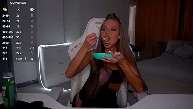 Snapshot of Evelinka chatting on 02-05-26, 10:11 Evelinka online show from 02-05-26, 10:11