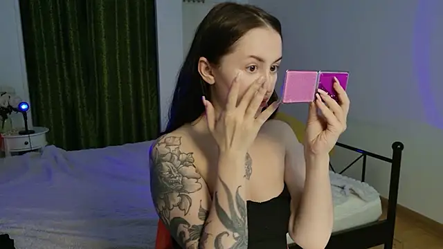Snapshot of VioletCatt chatting on 06-03-26, 05:52 VioletCatt online show from 06-03-26, 05:52