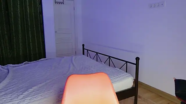 VioletCatt online show from 11-27-25, 06:47