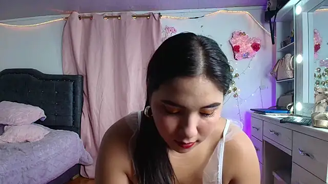 AnnaRosse1 online show from 04-15-26, 04:29