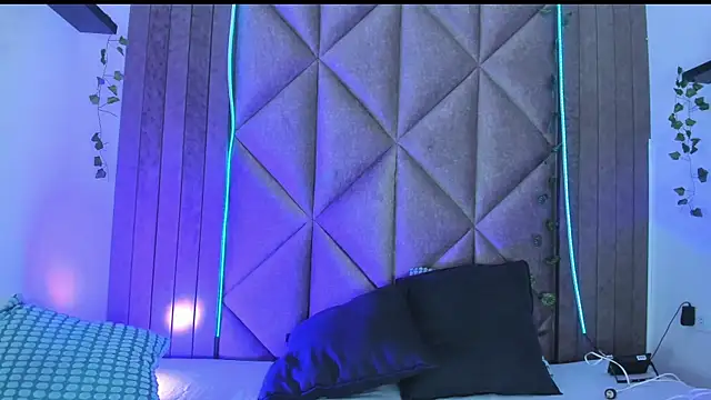 AmyPalmmer online show from 11-08-25, 11:47