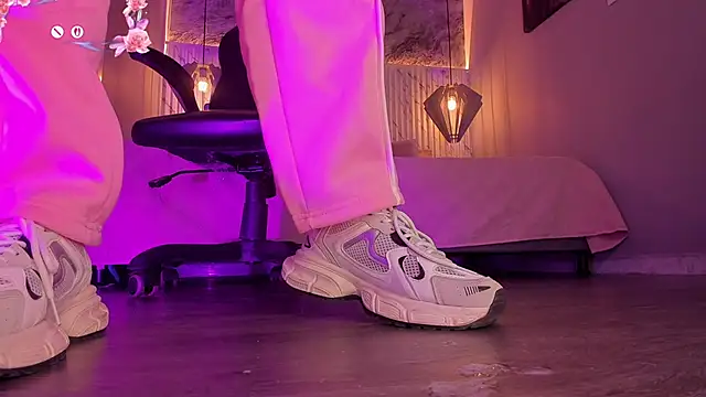 Snapshot of charlotte__grey chatting on 02-15-26, 11:53 charlotte grey online show from 02-15-26, 11:53