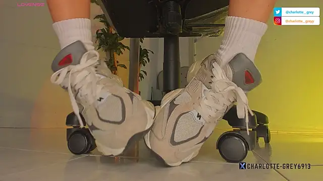 charlotte  grey online show from 11-10-25, 06:02