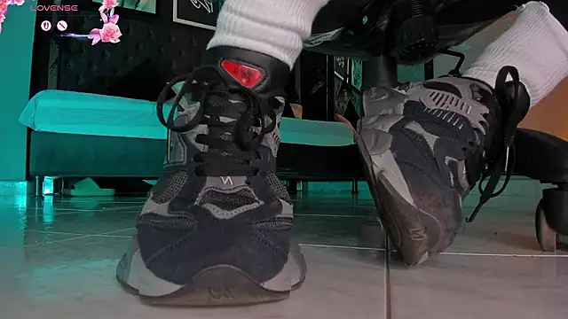 Snapshot of charlotte__grey chatting on 02-13-26, 08:20 charlotte grey online show from 02-13-26, 08:20