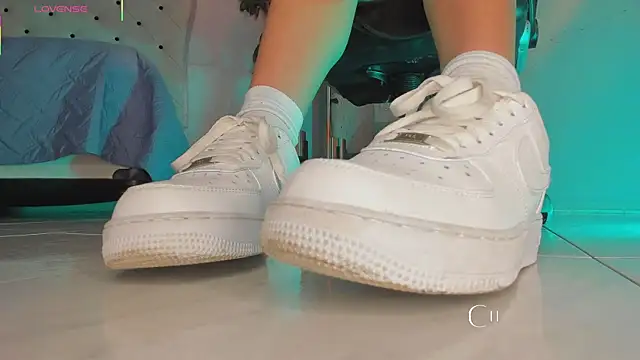 Snapshot of charlotte__grey chatting on 01-15-26, 08:12 charlotte grey online show from 01-15-26, 08:12