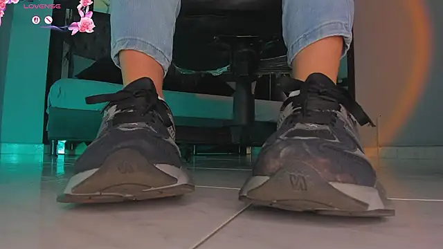 Snapshot of charlotte__grey chatting on 02-12-26, 08:08 charlotte grey online show from 02-12-26, 08:08