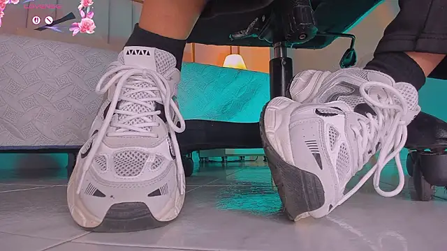 Snapshot of charlotte__grey chatting on 02-16-26, 08:18 charlotte grey online show from 02-16-26, 08:18