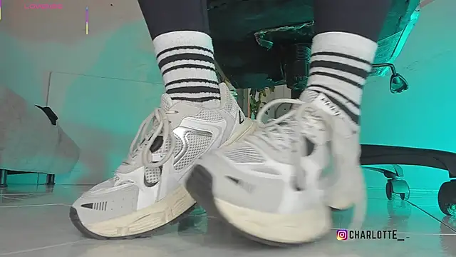 charlotte  grey online show from 11-18-25, 08:23