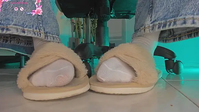 Snapshot of charlotte__grey chatting on 02-07-26, 08:06 charlotte grey online show from 02-07-26, 08:06