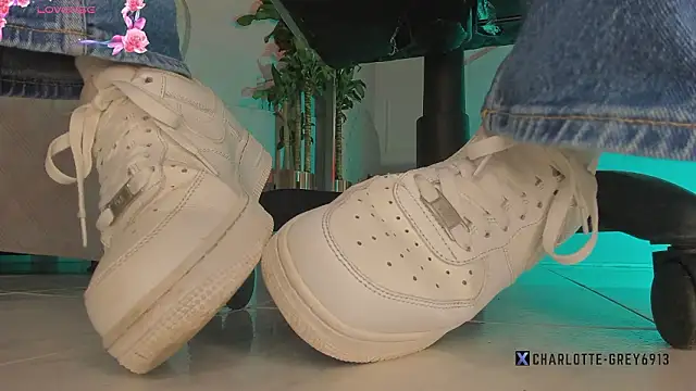 Snapshot of charlotte__grey chatting on 02-11-26, 07:58 charlotte grey online show from 02-11-26, 07:58