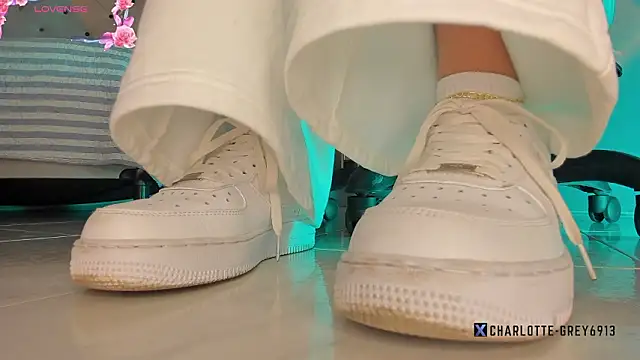 Snapshot of charlotte__grey chatting on 02-01-26, 11:41 charlotte grey online show from 02-01-26, 11:41