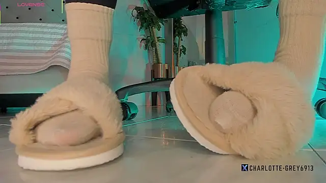 charlotte  grey online show from 12-22-25, 08:09