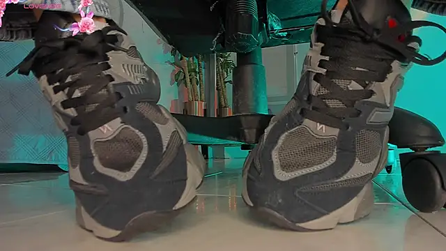 charlotte  grey online show from 01-08-26, 08:26