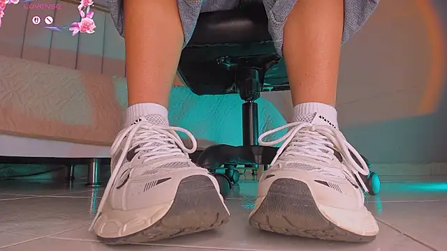 Snapshot of charlotte__grey chatting on 02-14-26, 08:09 charlotte grey online show from 02-14-26, 08:09