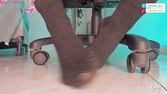 charlotte  grey online show from 10-30-25, 08:17