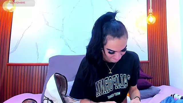 Mia thompson 19 online show from 11-14-25, 05:49