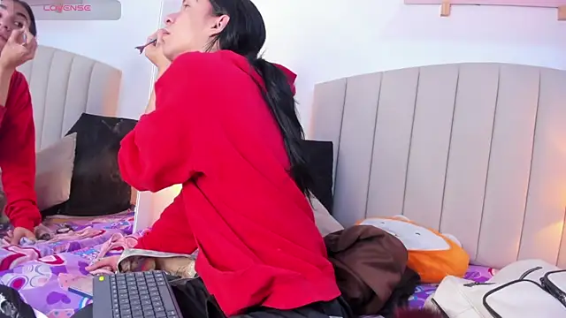 Mia thompson 19 online show from 10-06-25, 10:32