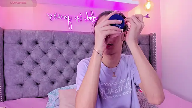 Mia thompson 19 online show from 11-06-25, 05:28